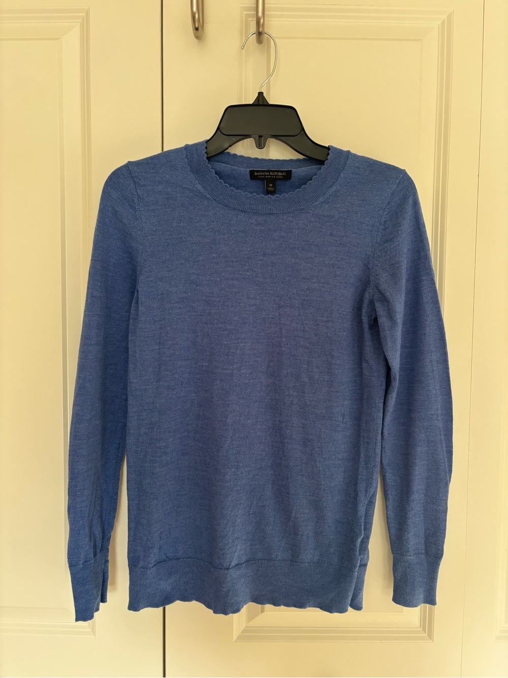 Women’s banana republic blue scalloped crew merino wool pullover sweater sz med.